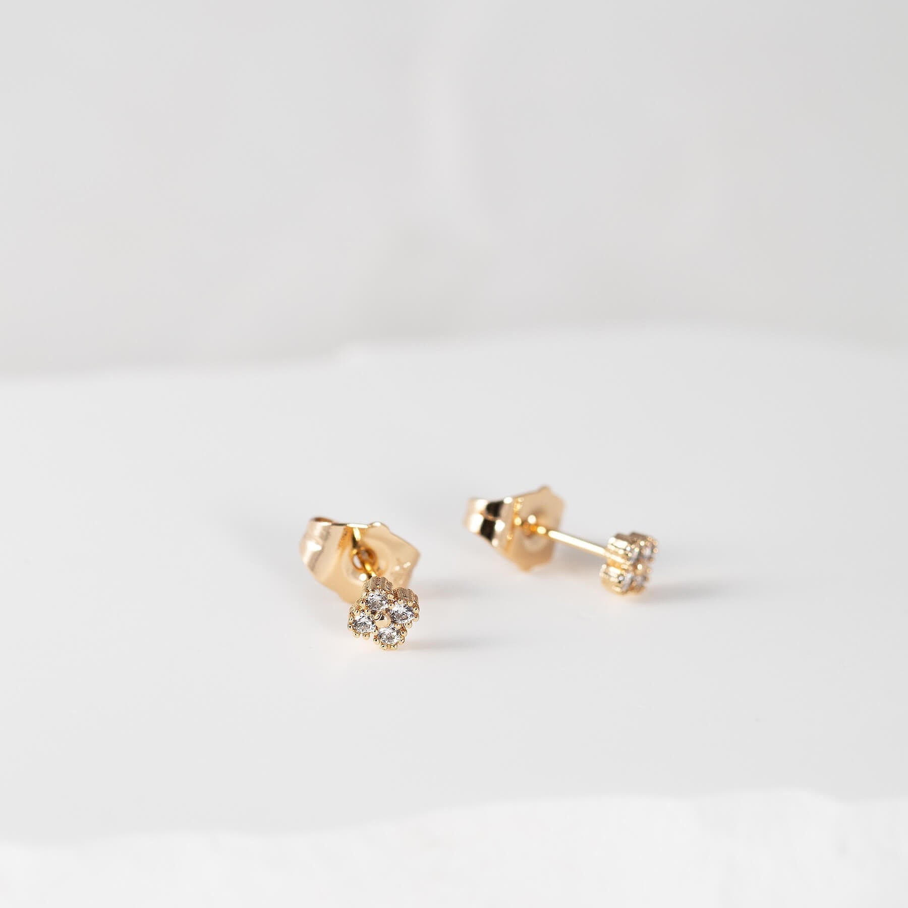 Kas jāzina pirms un pēc ausu caurduršanas