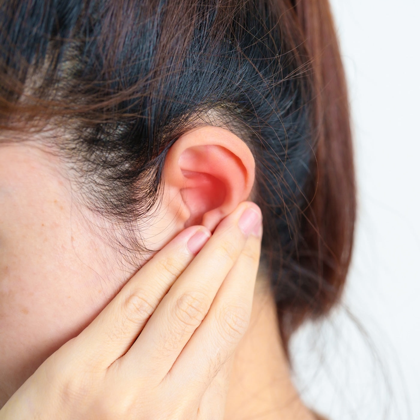 Auss pīrsinga kopšana: kā atšķirt infekciju no iekaisuma