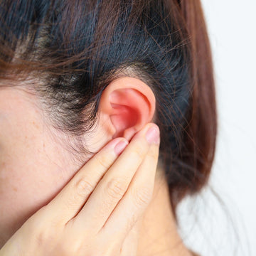 Auss pīrsinga kopšana: kā atšķirt infekciju no iekaisuma