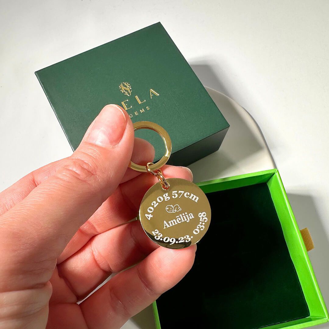 Atslēgu piekariņš ar personalizētu bērniņa medaljonu