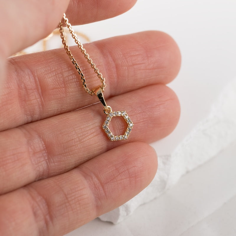 Antialerģiska kaklarota derēs arī jutīgai ādai.