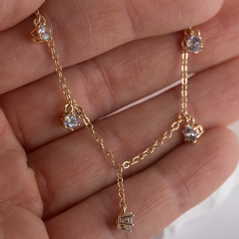 Smalka kājas rotiņa ar kristāliem.