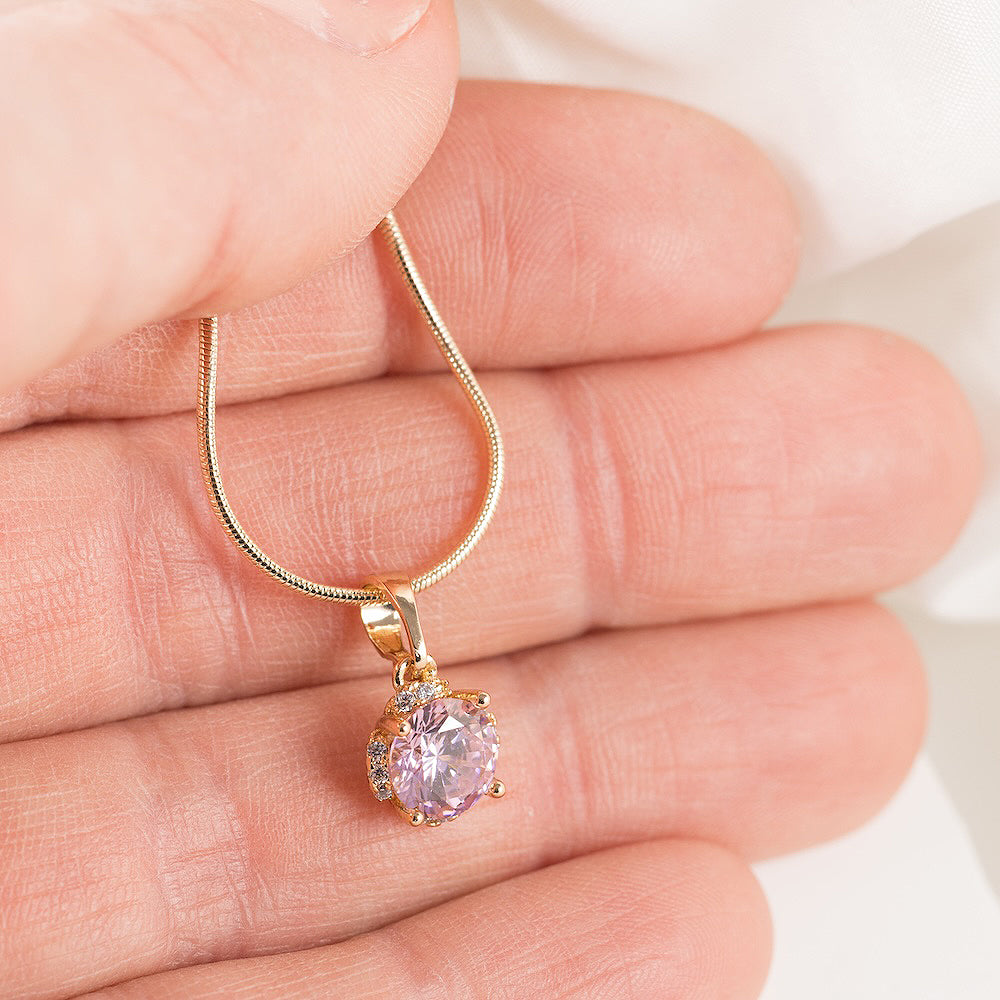 Antialerģiska kaklarota derēs arī jutīgai ādai.