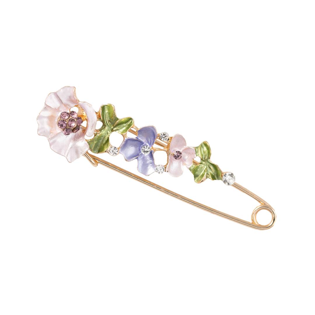 Piespraude ar violetiem ziediem