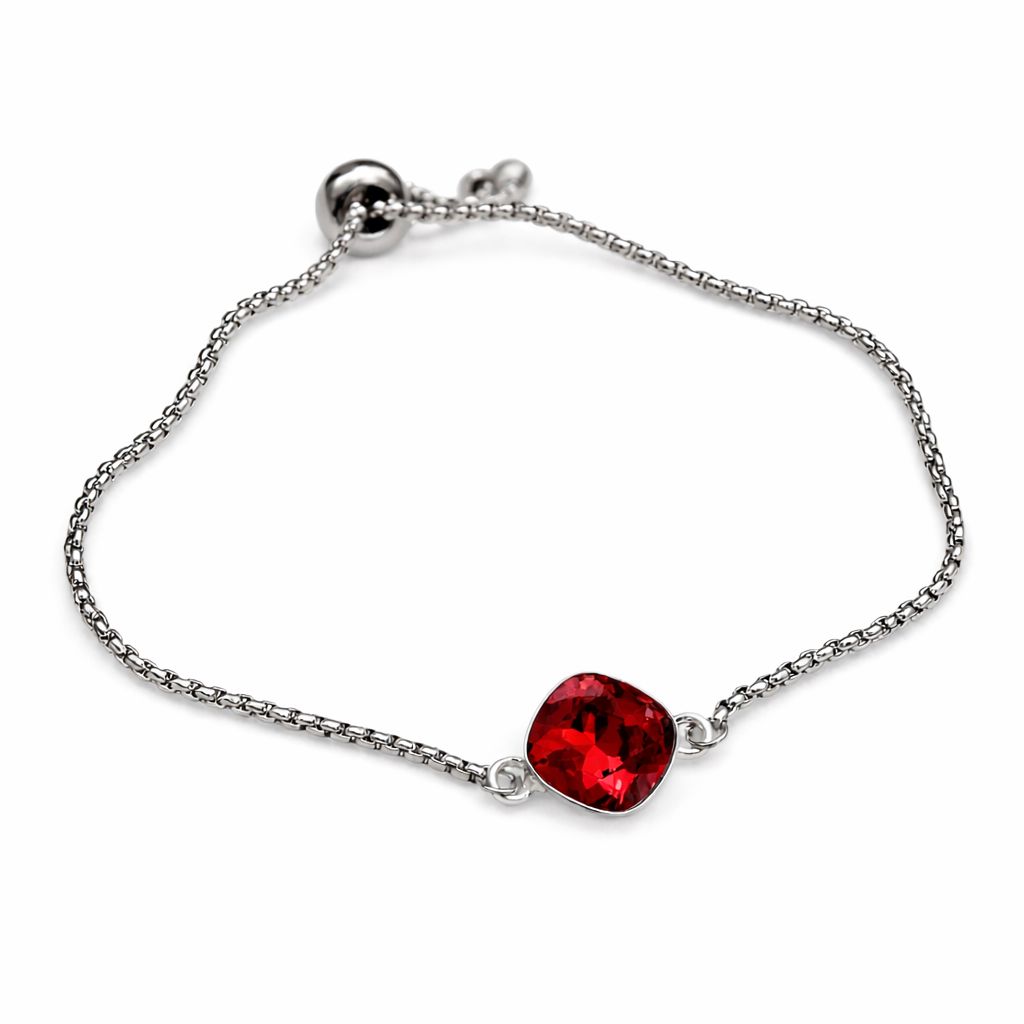 Savelkama rokassprādze ar rombveida sarkanu kristālu un regulējamu aizdari elegantā minimālisma stilā