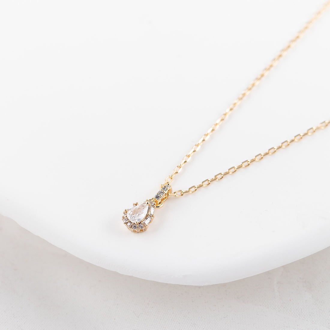 Kaklarota ar kulonu 'AIJA'