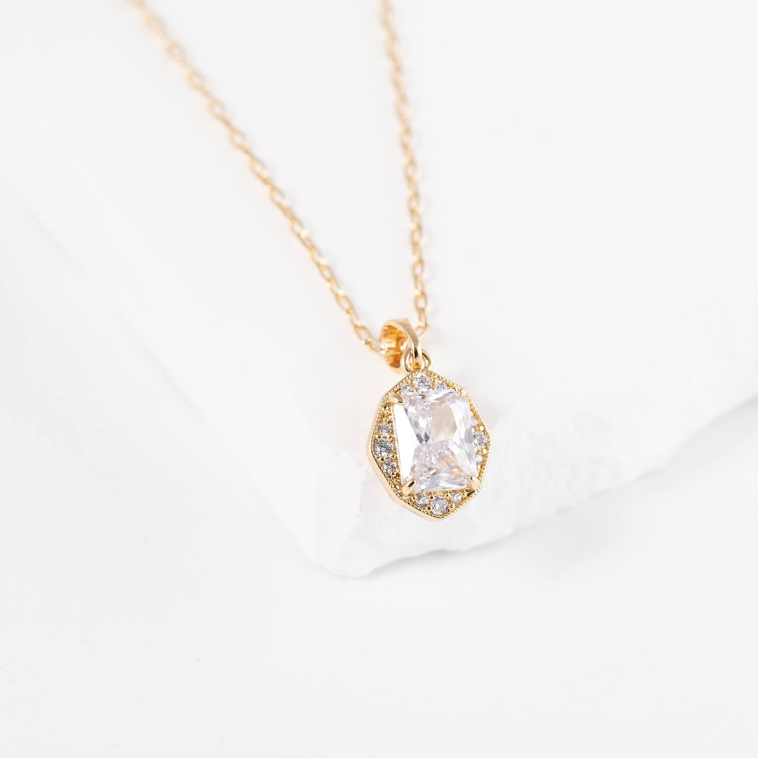 Antialerģiska kaklarota ar kristālu LAURA