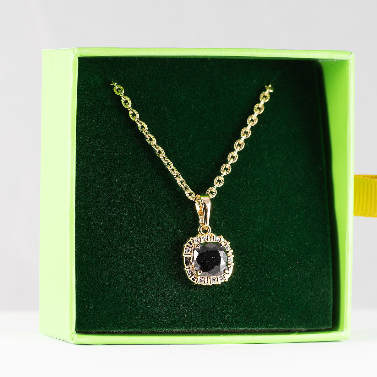 Antialerģiska kaklarota ar melnu kristālu kulonu 'SYDNEY'