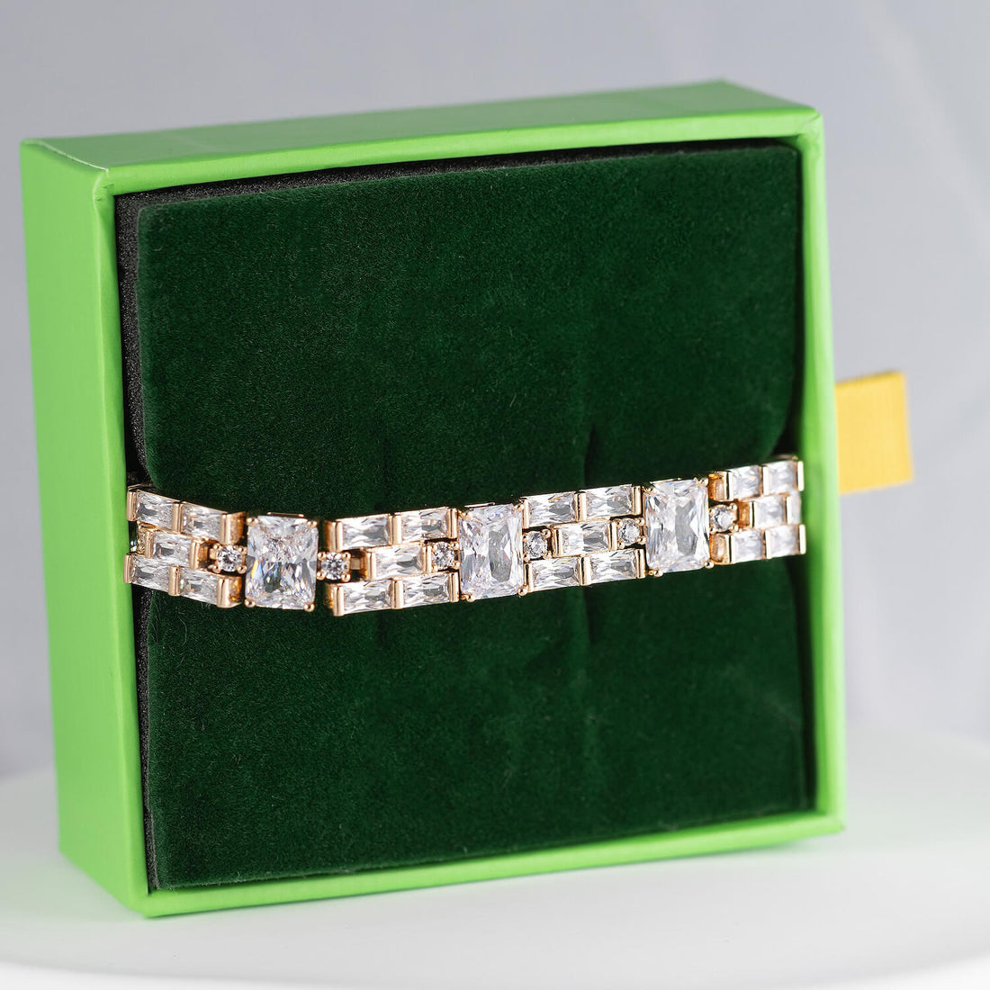 Apyrankė su krištolinėmis žvaigždutėmis 'PATRICIJA'