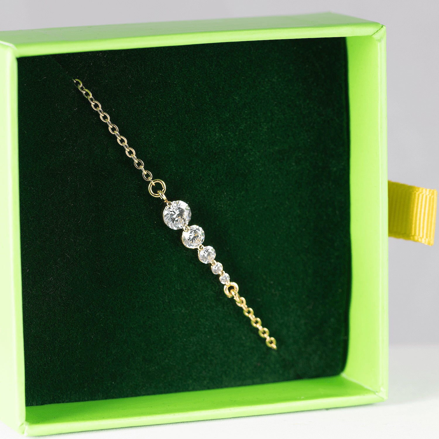 Antialerģiska rokas ķēdīte ar kristāliem 'EDITE'