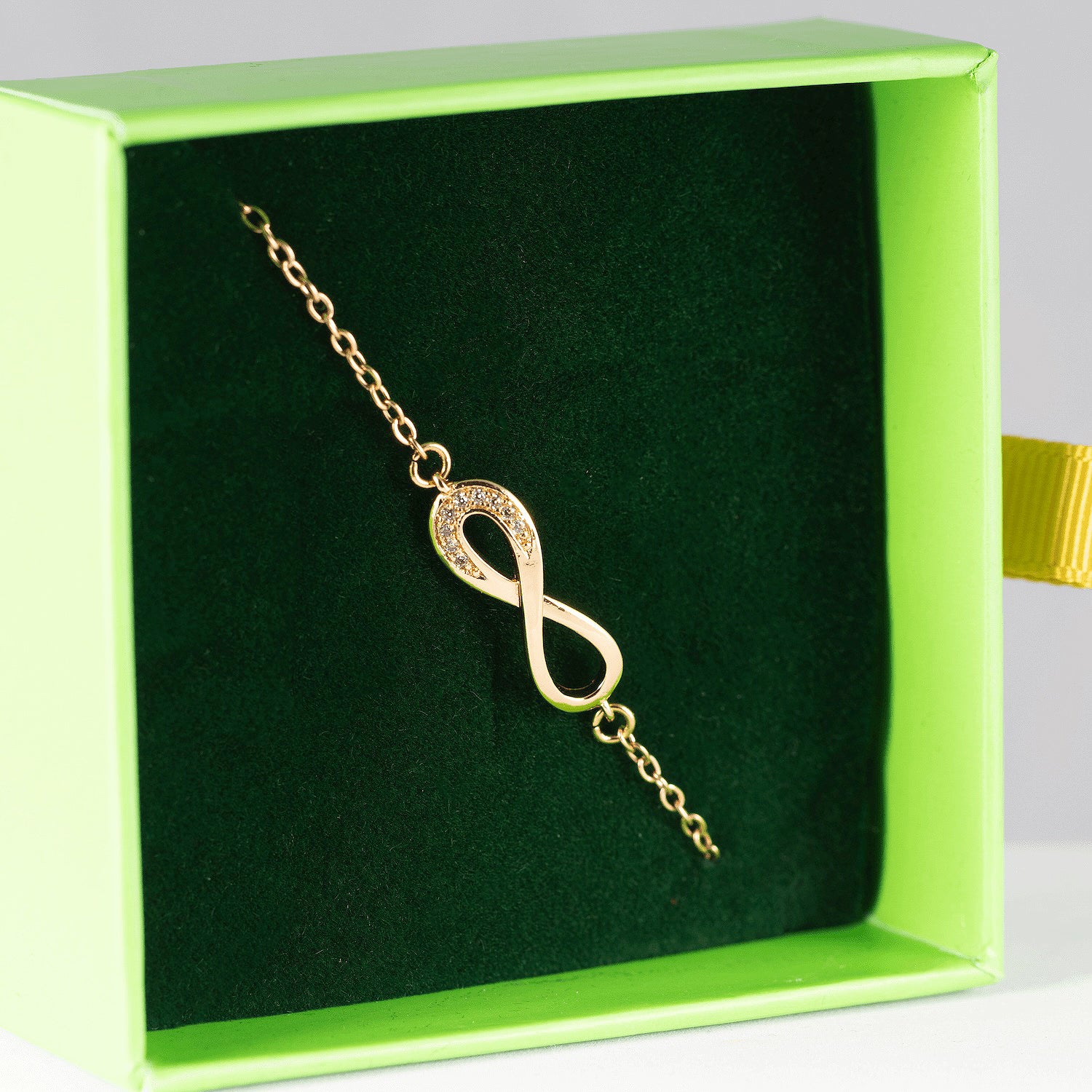 Antialerģiska rokas ķēdīte ar kristāliem 'KARINA'