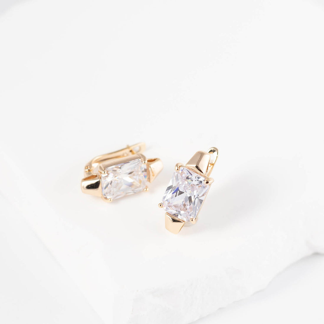 Antialerģiski auskari ar angļu aizdari 'DAIGA'