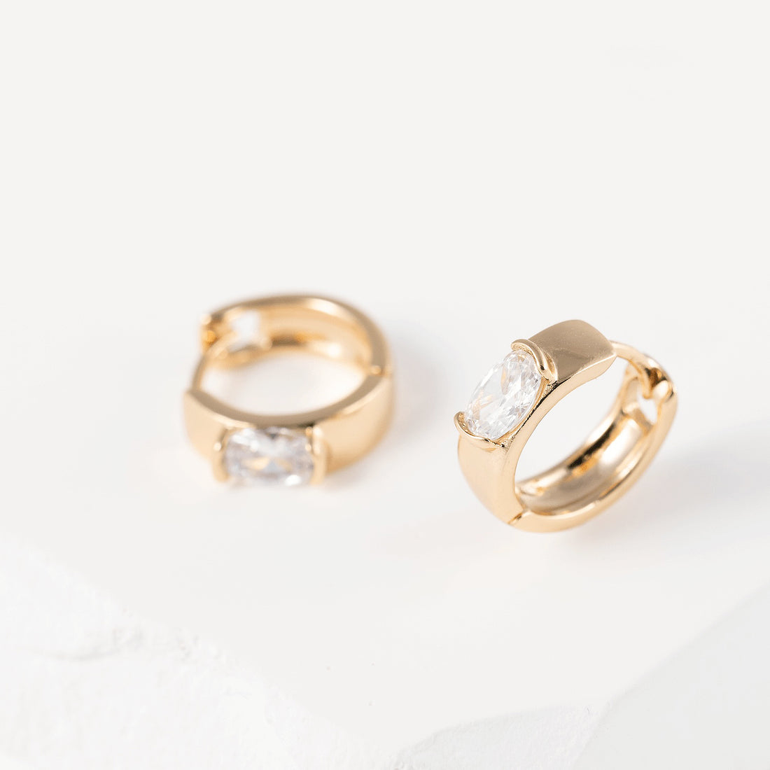 Antialerģiski riņķīšu auskari ar kristāliem DIGNA