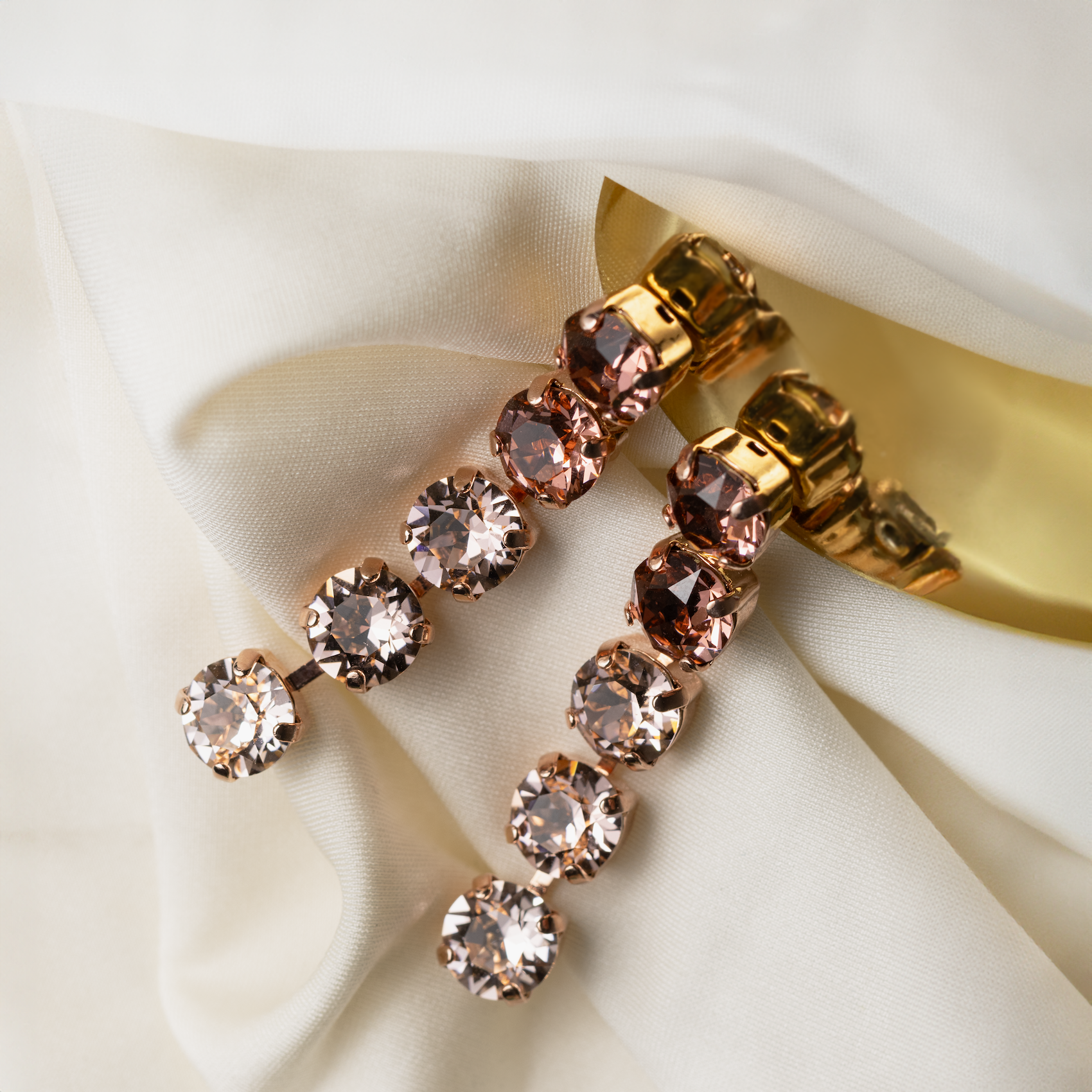 antialerģiski gari nagliņauskari ar rozā kristāliem