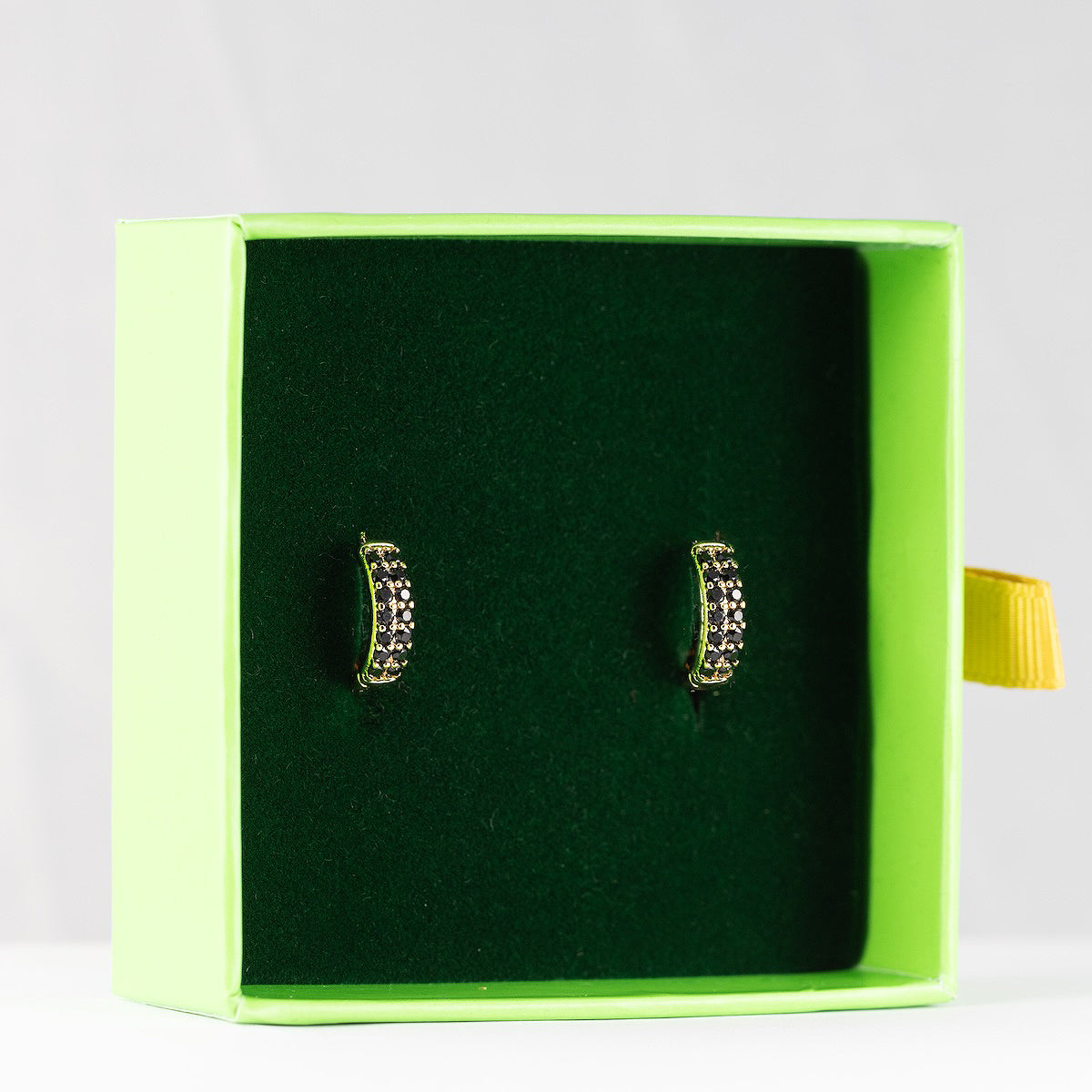 Antialerģiski auskari ar kristāliem 'MILA'