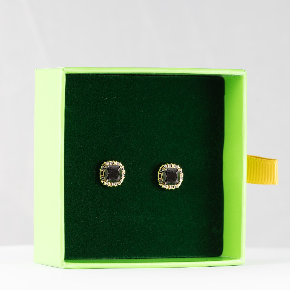 Antialerģiski auskari ar melniem kristāliem 'ZENDAYA'