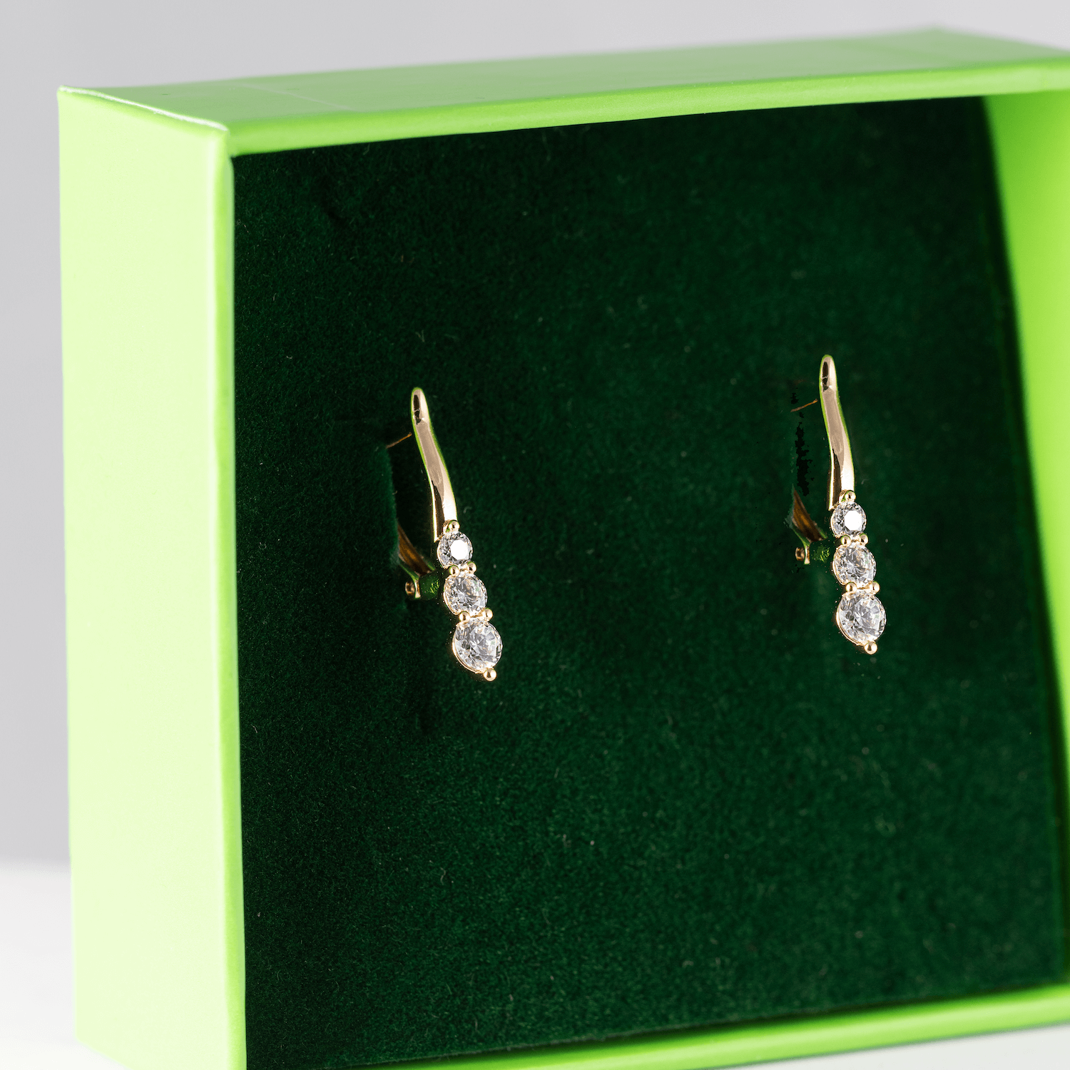 Auskari ar angļu aizdari 'ZANE'