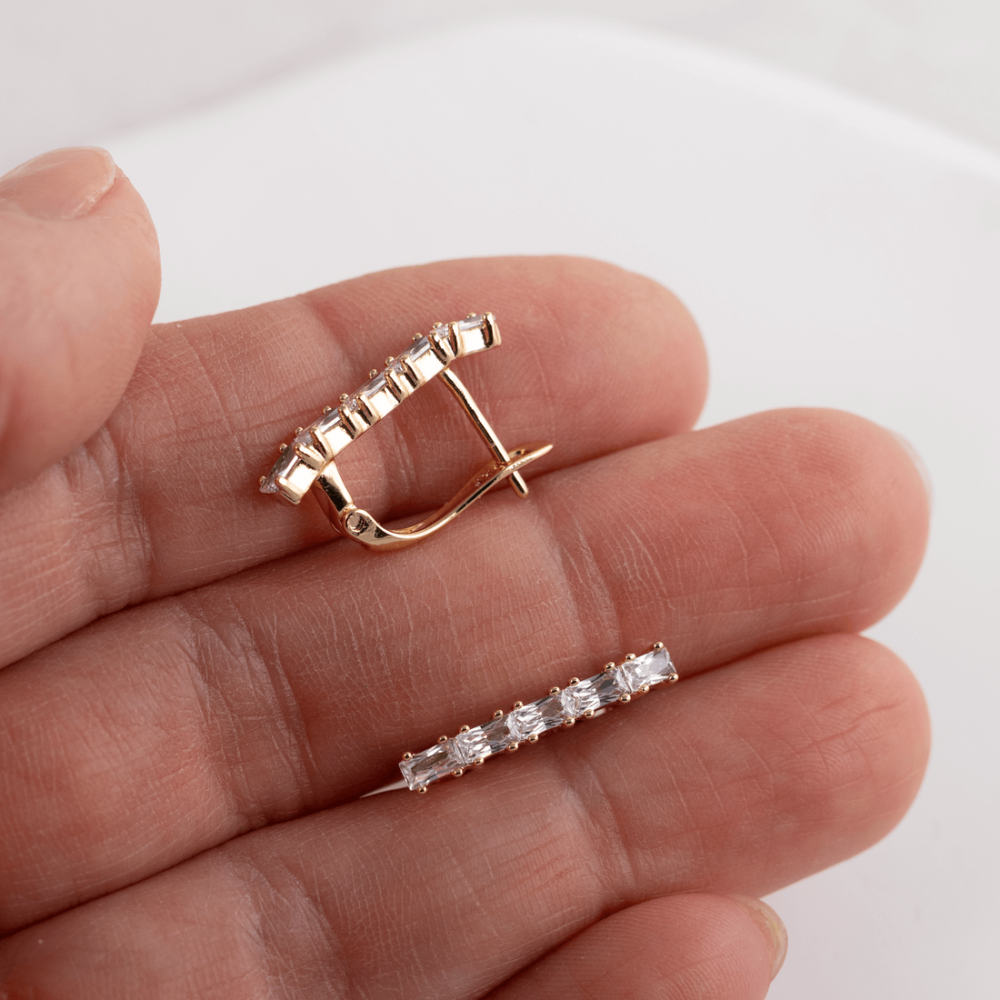 Antialerģiski auskari ar angļu aizdari 'EGITA'