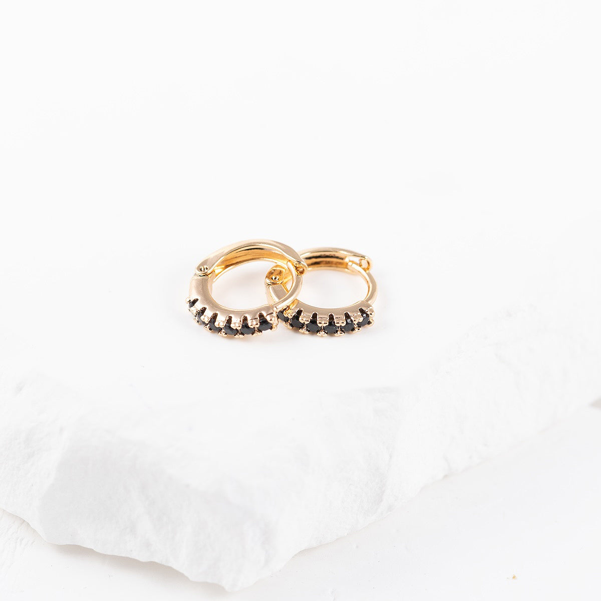 Antialerģiski auskari ar kristāliem 'WYNONA'