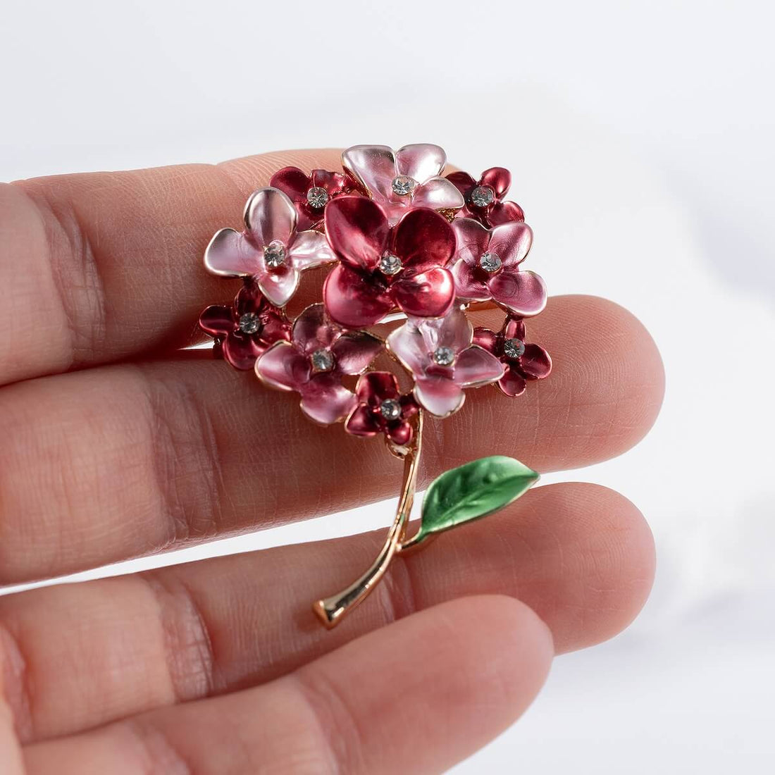 Sagė su alyvinėmis gėlėmis