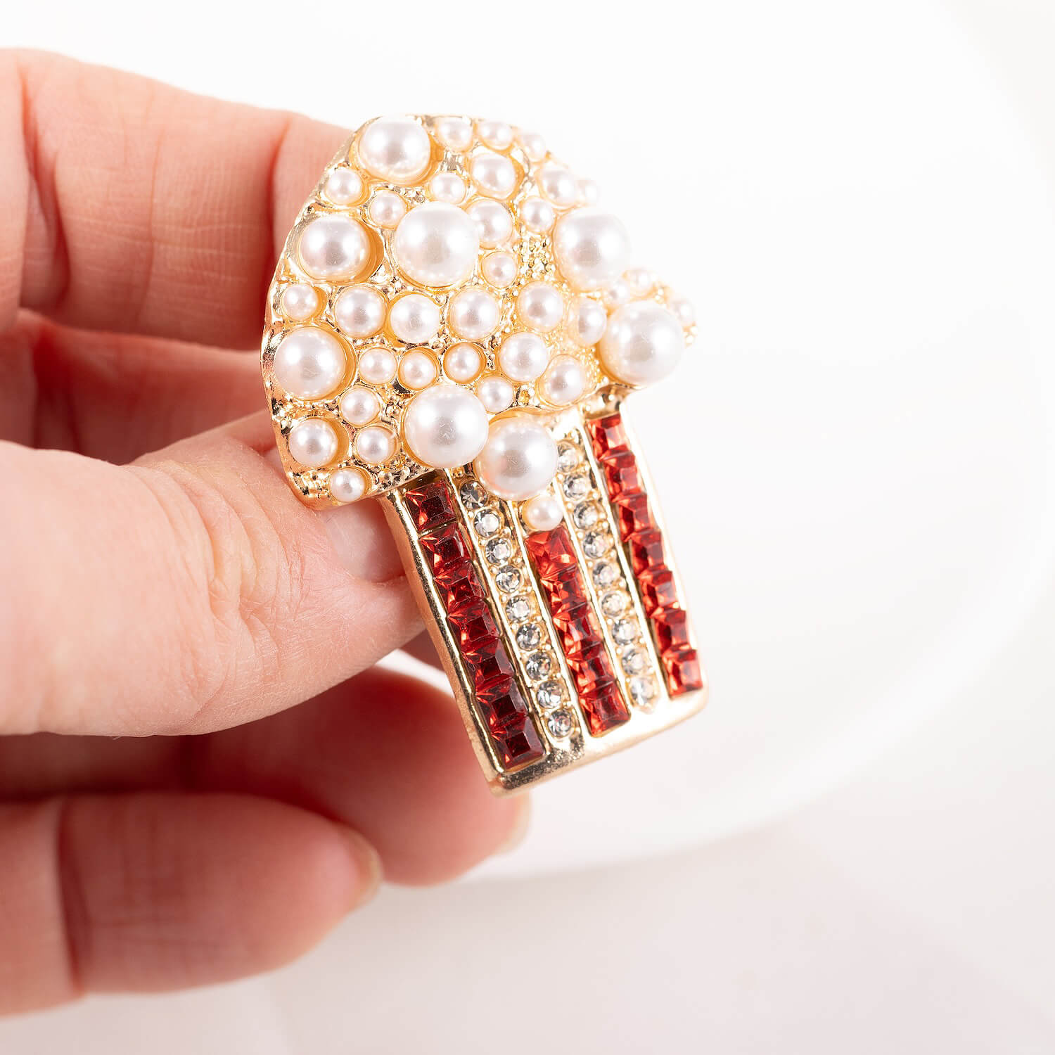 Piespraude ar popkorna dekoru