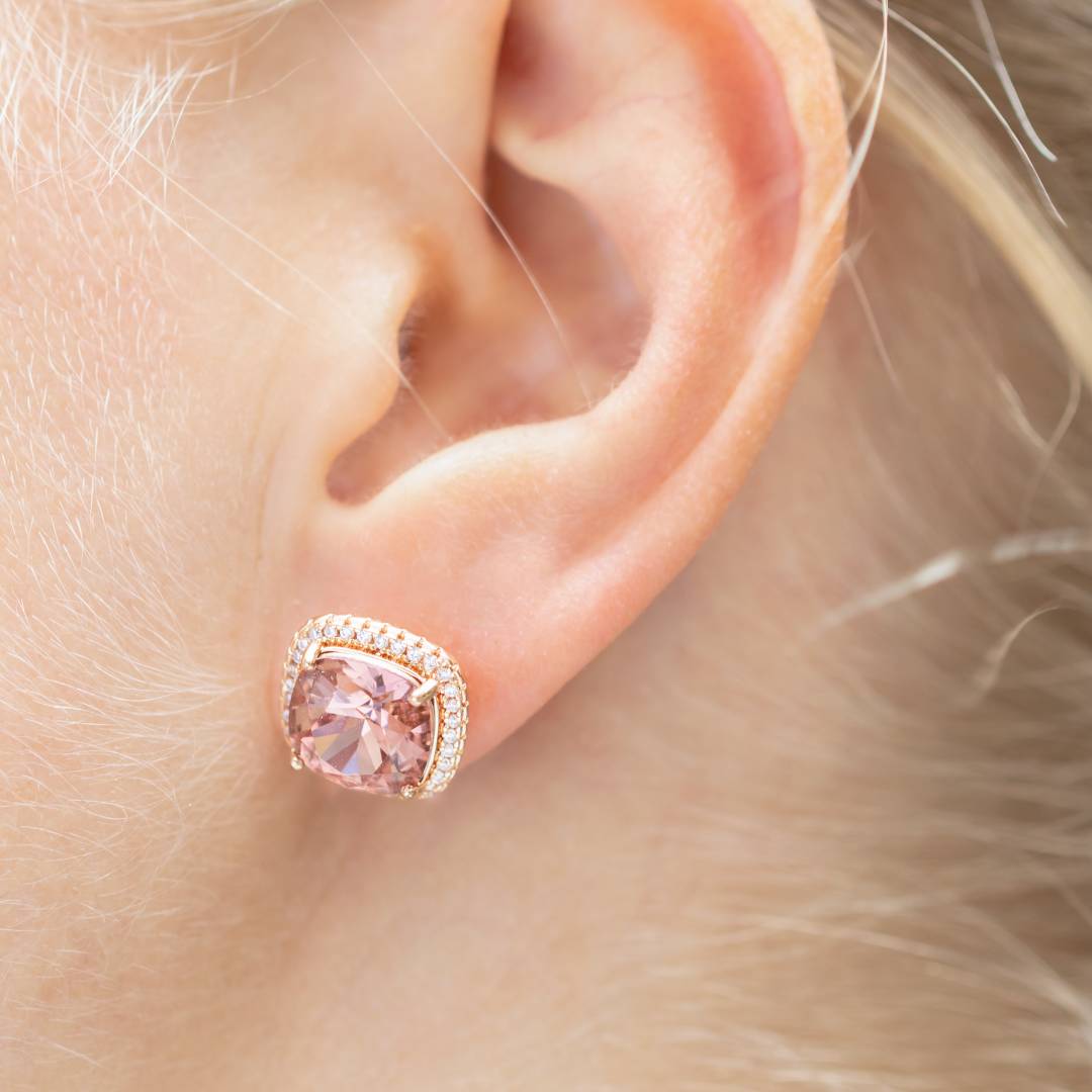 Antialerģiski nagliņauskari ar rozīgiem kristāliem