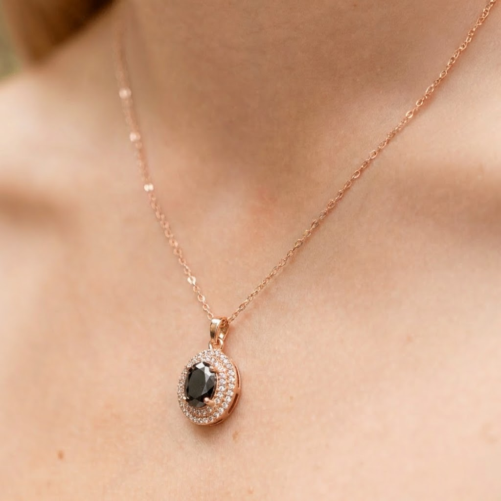 Kaklarota ar kristālu kulonu 'JENNIFER'