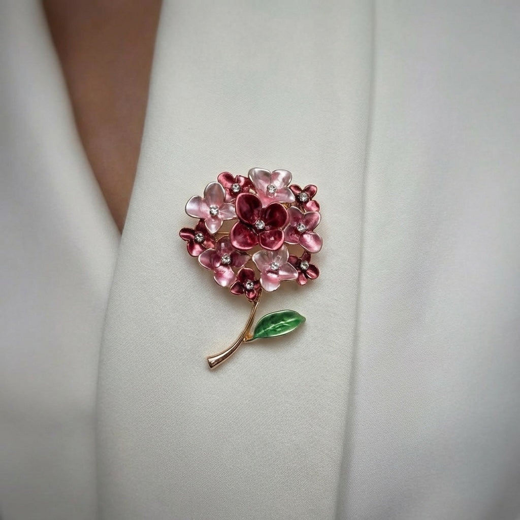 Ziedu broša ar kristāliem