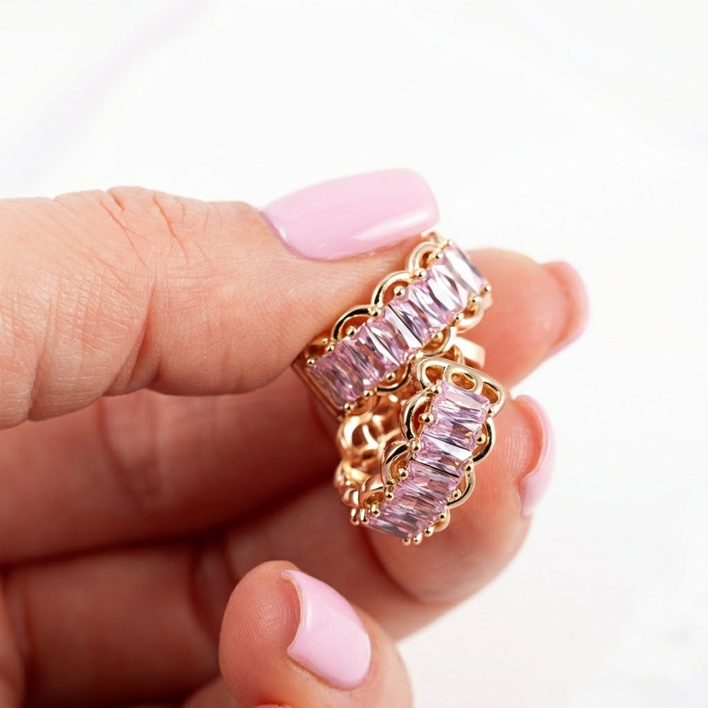 Klasiski auskari piemēroti ikdienas nēsāšanai. Antialerģisks materiāls derēs arī jutīgām ausīm.