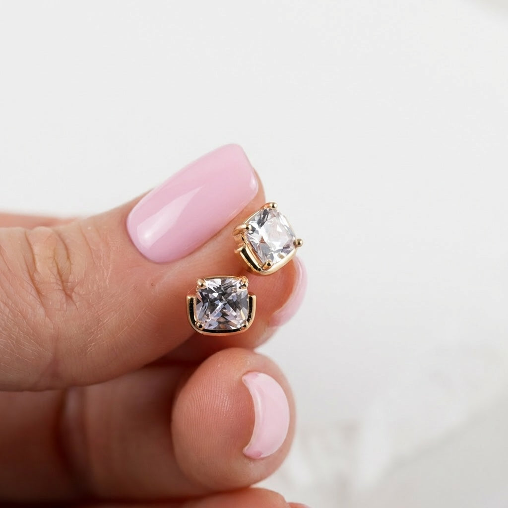 Ērti un pamanāmi auskariņi.