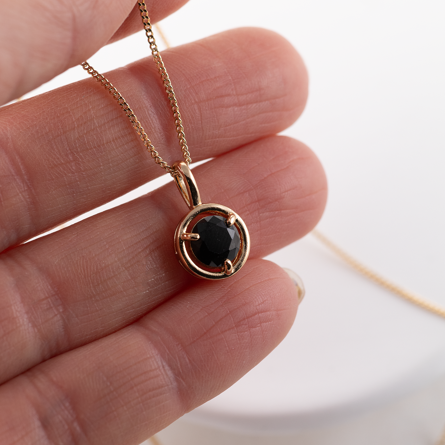 Antialerģiska kaklarota ar melnu kristālu 'PENELOPE'