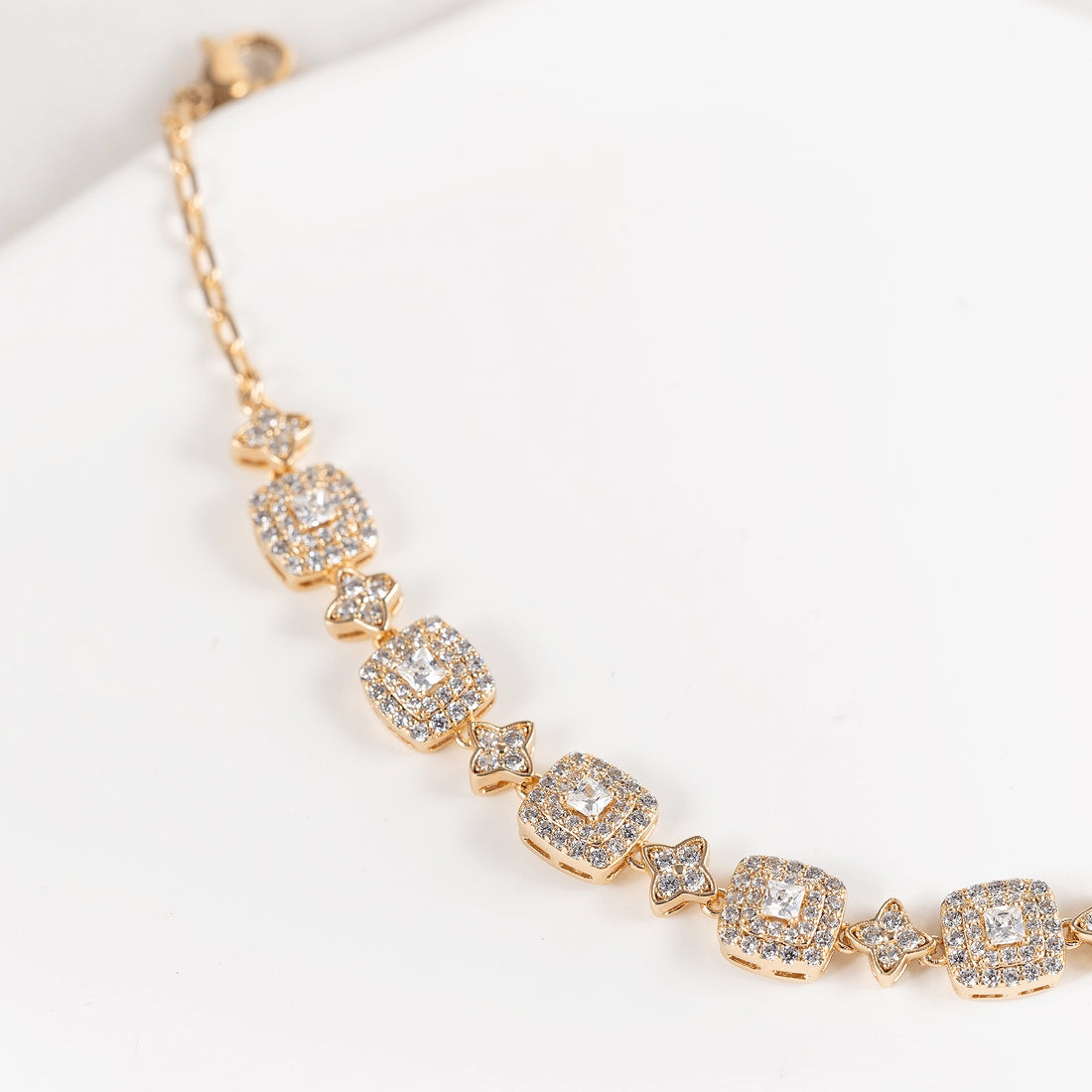 Apyrankė su krištolinėmis žvaigždutėmis 'PATRICIJA'