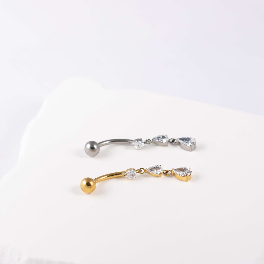 Nabas pīrsings 'BELLA' ar skrūvējamu aizmugurīti