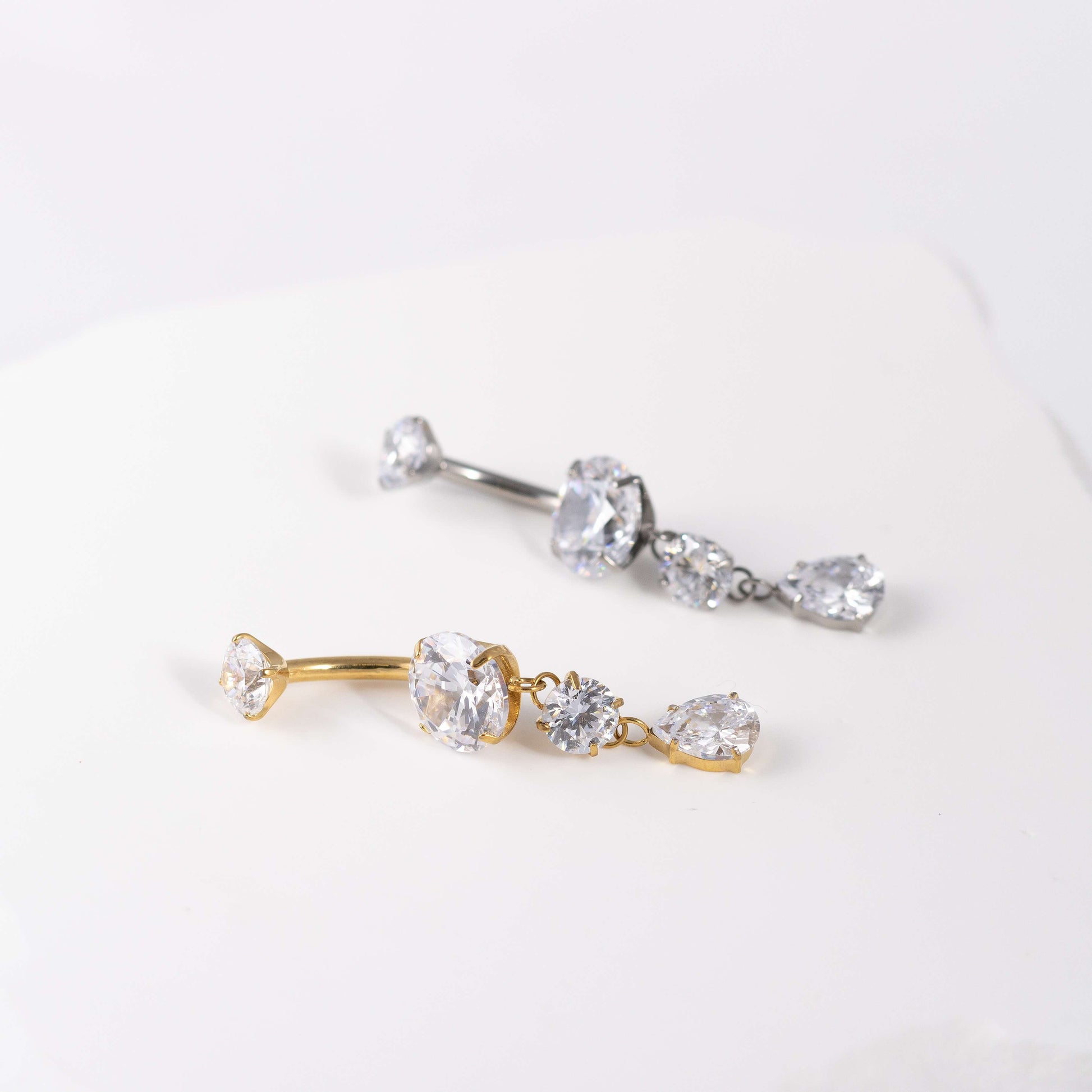 Nabas pīrsings 'BERTA' ar skrūvējamu aizmugurīti