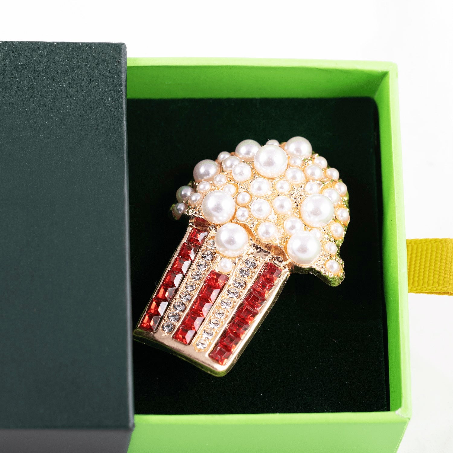 Piespraude ar popkornu