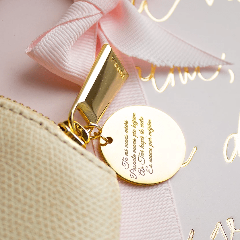 Medaljons ar vārdiņa gravējumu