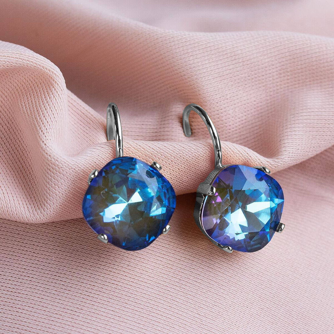 Sudraba Swarovski komplekts no auskariem un rokusprādzes ar zilu kristālu