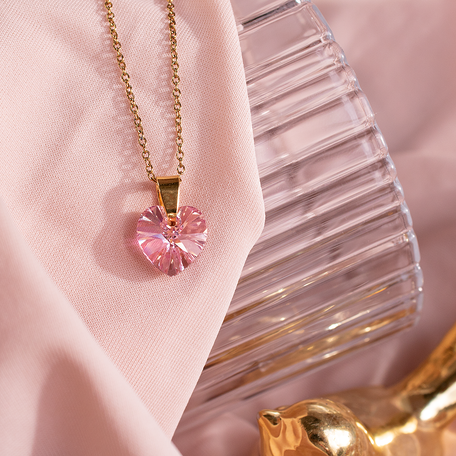 Apzeltīta Swarovski kaklarota ar sirsniņformas rozā kristālu