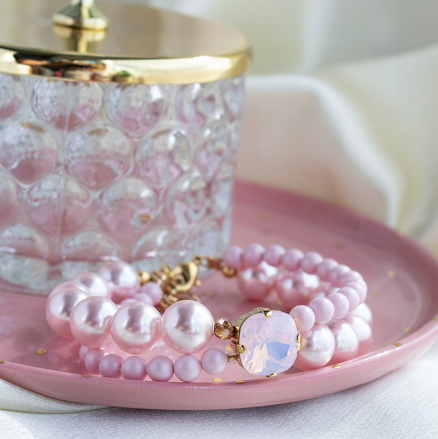 Dubulta pērļu rokassprādze ar rozā opāla kristāla kvadrātiņu