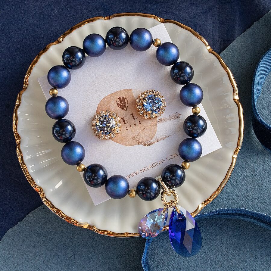 Tumši zils rotu komplekts 'kristālu auskari un pērļu rokassprādze'